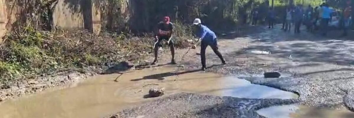 Protesters block Ramble roadway in Hanover due to poor road conditions